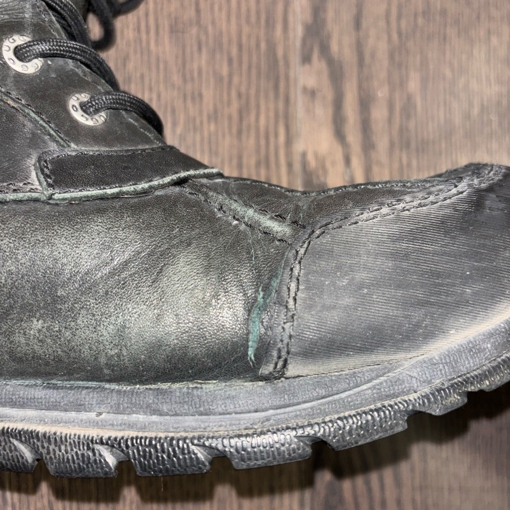 UGG Men’s Butte Boots - Picture 9 of 9